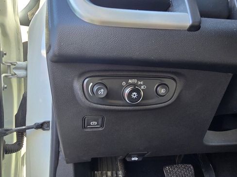 Used 2022 GMC Terrain SLT image 28