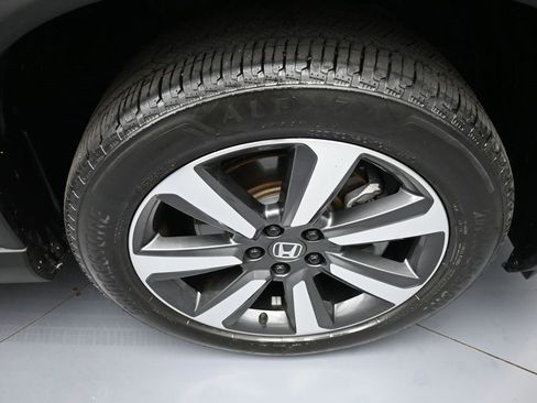 Certified 2024 Honda Pilot Touring image 13