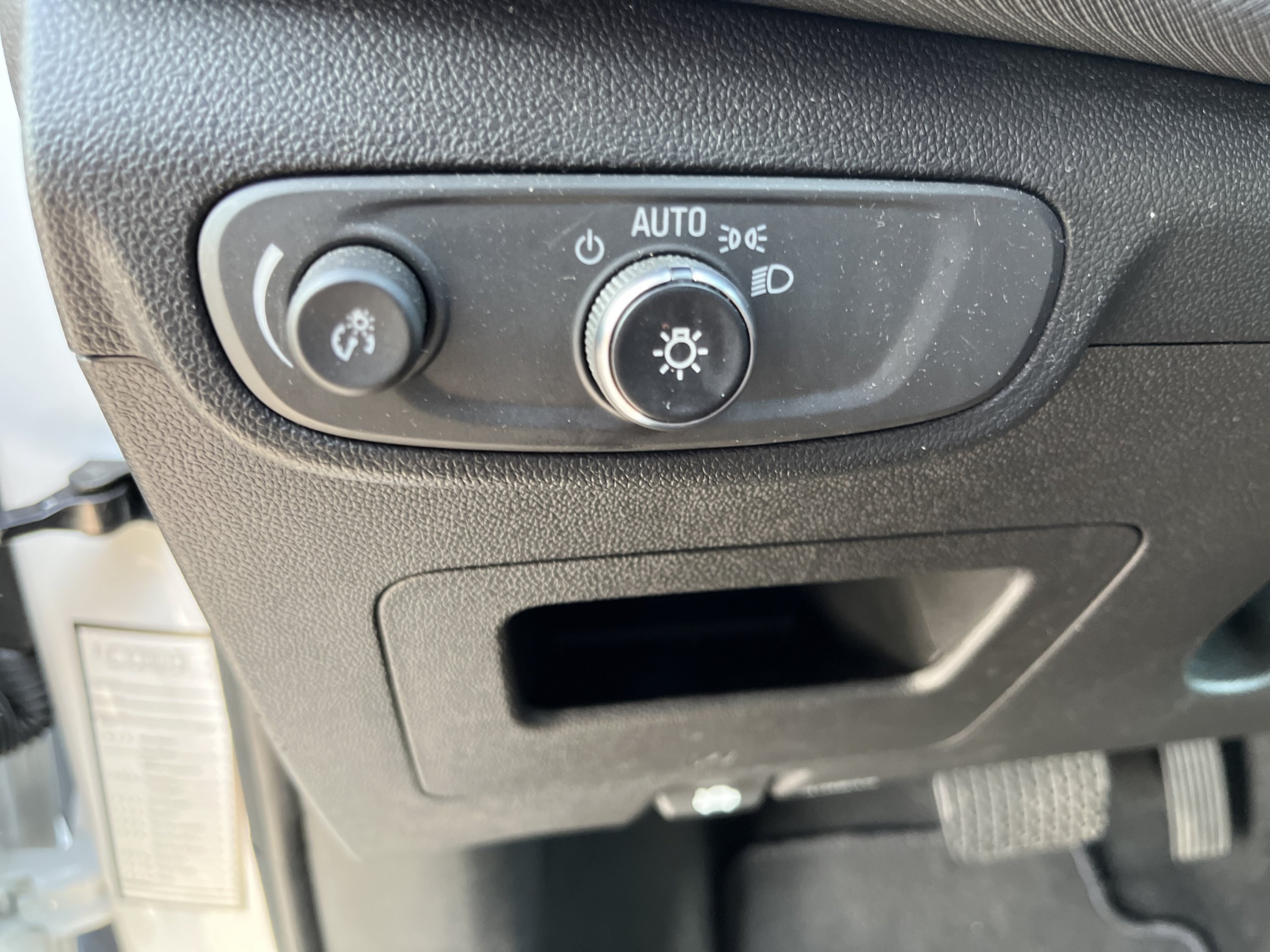 Used 2025 Chevrolet TrailBlazer LT AWD/4WD image 15