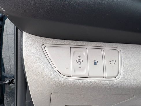 Used 2023 Genesis G70 2.0T image 21