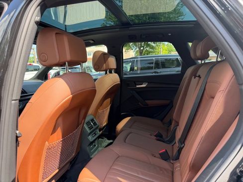 Used 2023 Audi Q5 2.0T Premium w/ Convenience Package AWD/4WD image 28