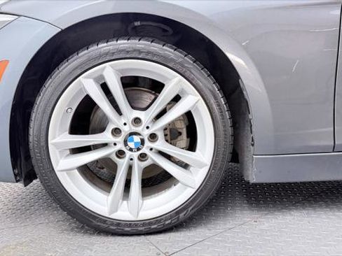 Used 2016 BMW 320i Sedan w/ Sport Package image 27