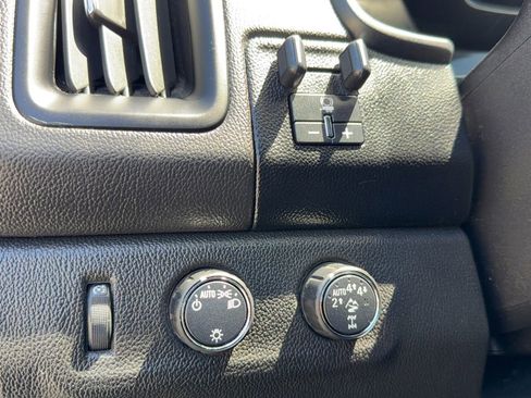 Used 2017 Chevrolet Colorado ZR2 image 16