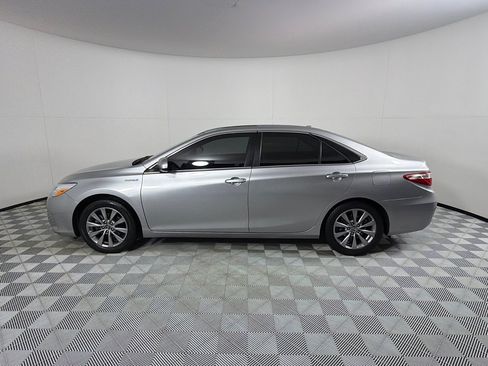 Used 2017 Toyota Camry XLE w/ Moonroof Package FWD image 8
