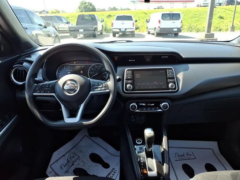 Used 2019 Nissan Kicks SV FWD image 15