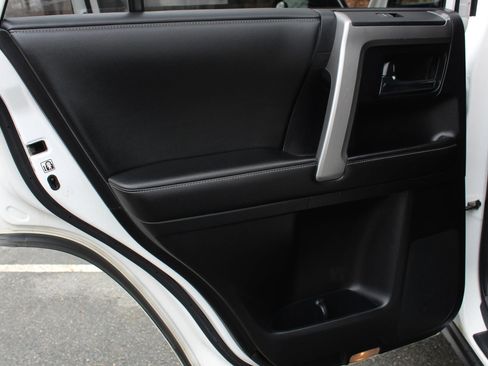 Used 2015 Toyota 4Runner SR5 image 14