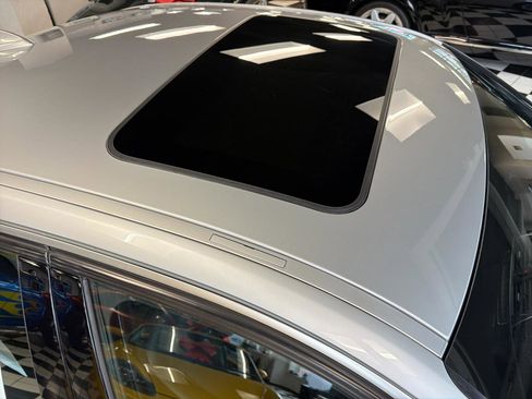 Used 2017 BMW 330i xDrive Sedan AWD/4WD image 7