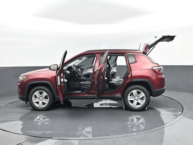 Used 2022 Jeep Compass Latitude AWD/4WD image 29