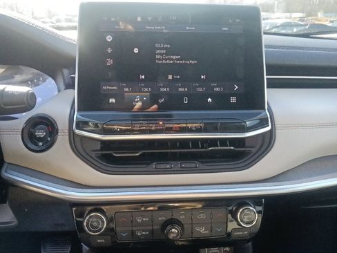 Used 2024 Jeep Compass Limited image 21