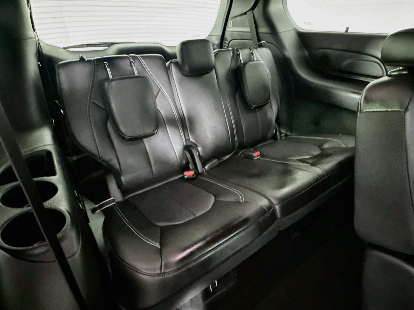 Used 2023 Chrysler Pacifica Touring-L w/ Uconnect Theater Family Group FWD image 28