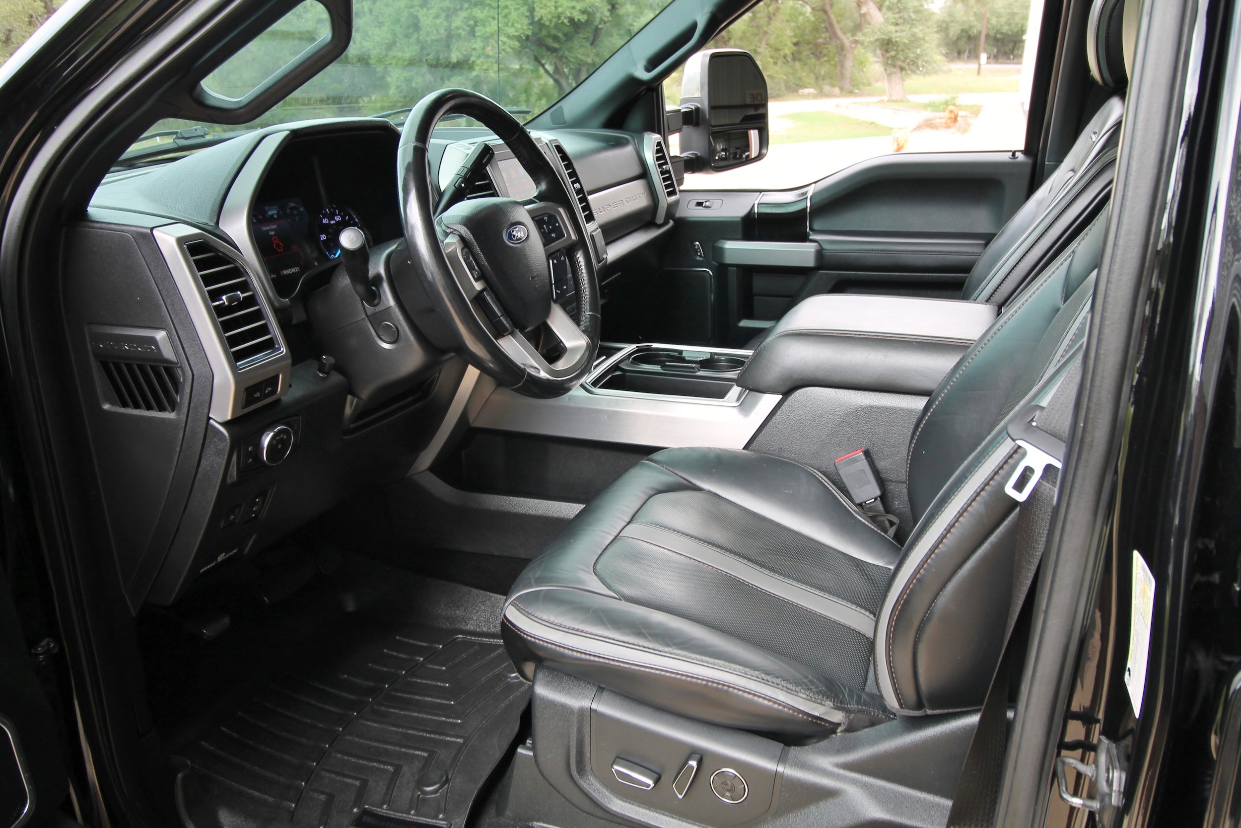 Used 2019 Ford F350 Platinum w/ Platinum Ultimate Package AWD/4WD image 24