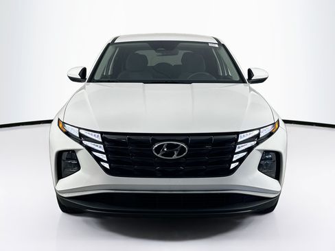 Used 2023 Hyundai Tucson SE FWD image 2