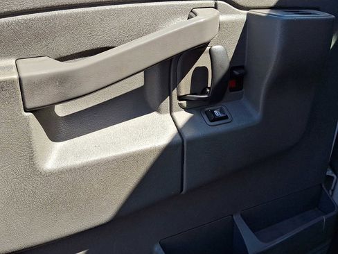 Used 2016 Chevrolet Express 3500 image 11