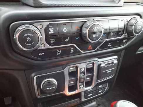Certified 2020 Jeep Gladiator Overland AWD/4WD image 17