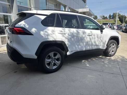 Used 2025 Toyota RAV4 XLE AWD/4WD image 6