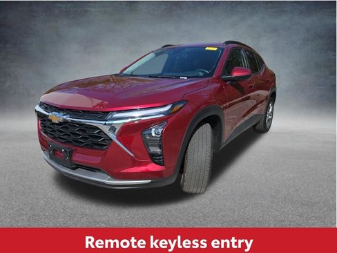 Used 2025 Chevrolet Trax LT w/ LT Convenience Package FWD image 10