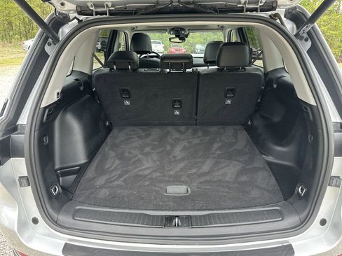 Used 2023 Jeep Grand Cherokee Limited image 19