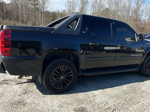 Used 2009 Chevrolet Avalanche LS image 8