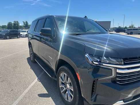 Used 2022 Chevrolet Tahoe LT w/ Luxury Package AWD/4WD image 4