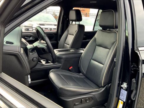 Used 2022 GMC Yukon SLT w/ SLT Luxury Package image 8