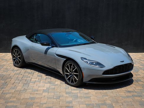 Used 2022 Aston Martin DB11 Volante RWD image 1