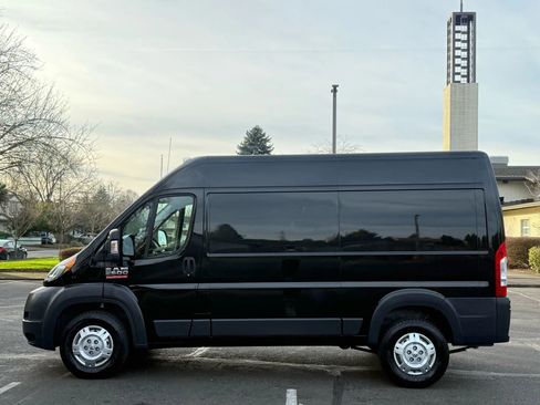 Used 2016 RAM ProMaster 2500 w/ Interior Convenience Group image 8