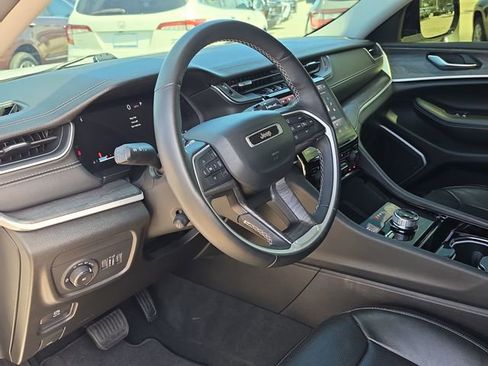 Used 2022 Jeep Grand Cherokee L Limited w/ Luxury Tech Group II AWD/4WD image 16