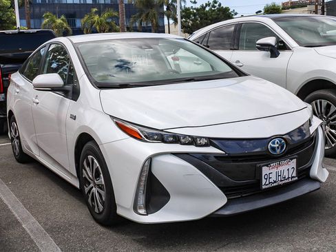 Used 2022 Toyota Prius Prime XLE FWD image 3