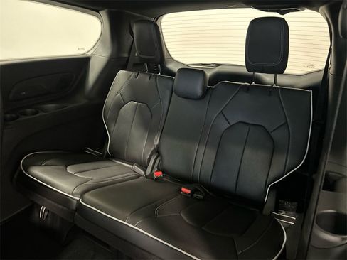 New 2026 Chrysler Pacifica Limited w/ S Appearance Package image 34