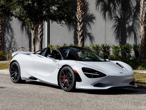 Used 2026 McLaren 750S Spider RWD image 6