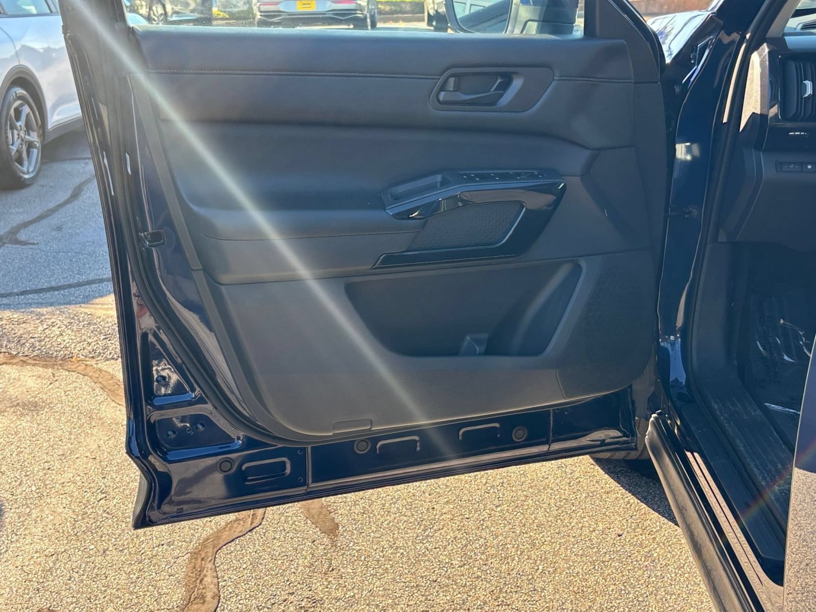 Used 2025 Nissan Pathfinder SV AWD/4WD image 18