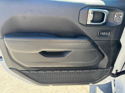 Used 2025 Jeep Wrangler Sahara image 10