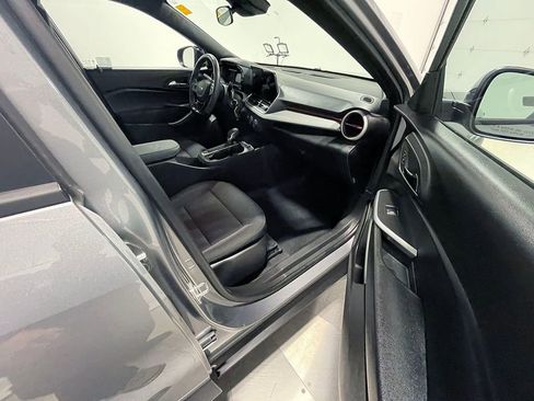 Used 2024 Chevrolet Trax RS FWD image 22