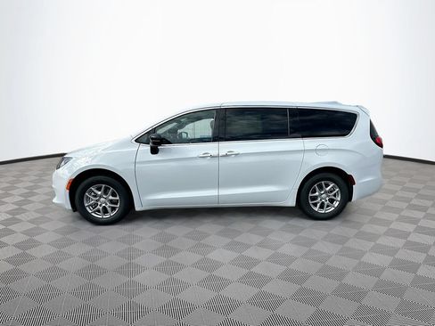 New 2027 Chrysler Pacifica LX FWD image 5