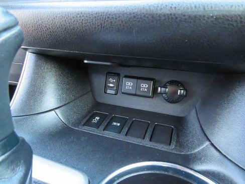 Used 2019 Toyota Highlander SE image 28