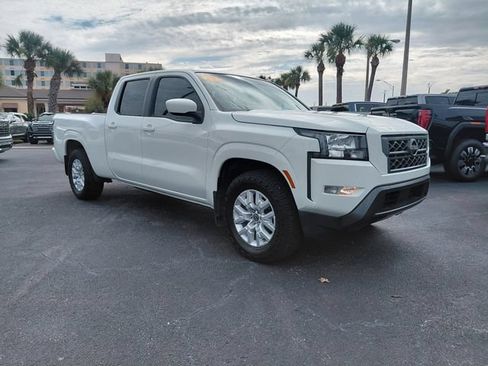 Used 2022 Nissan Frontier SV w/ Technology Package RWD image 2