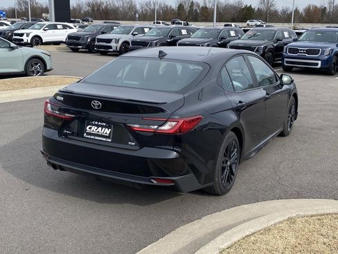 Used 2025 Toyota Camry SE image 7