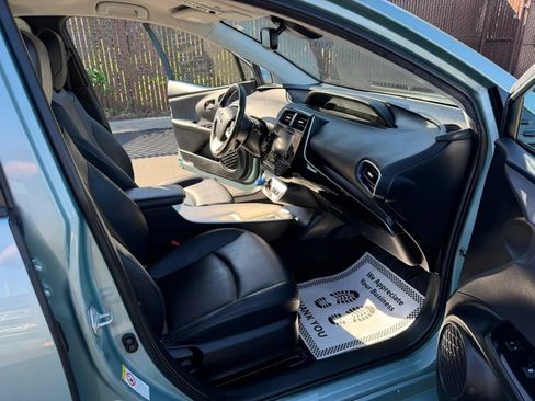 Used 2016 Toyota Prius Four Touring w/ Premium Convenience Package FWD image 12
