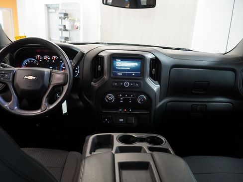 Used 2020 Chevrolet Silverado 1500 Custom w/ Custom Value Package image 9