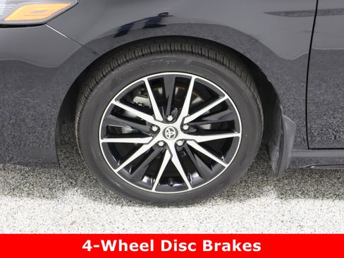 Used 2023 Toyota Camry SE image 11