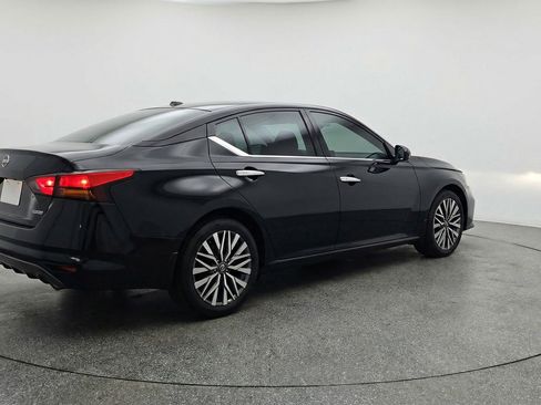 Used 2025 Nissan Altima 2.5 SV FWD image 9