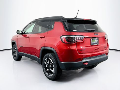 Used 2025 Jeep Compass Trailhawk AWD/4WD image 5