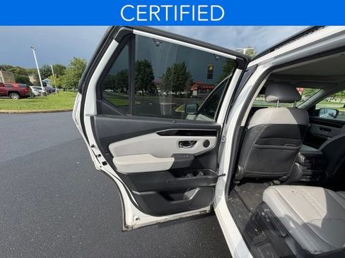 Used 2024 Honda Pilot Touring image 12