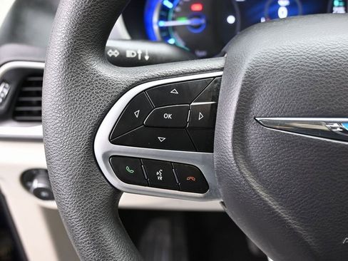 Used 2017 Chrysler Pacifica Touring Plus image 17