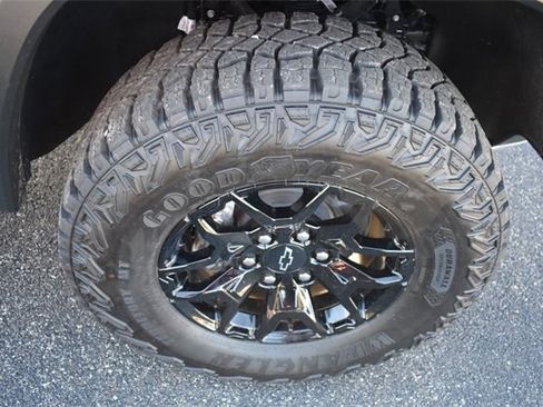 Certified 2025 Chevrolet Colorado ZR2 w/ Midnight Edition image 11