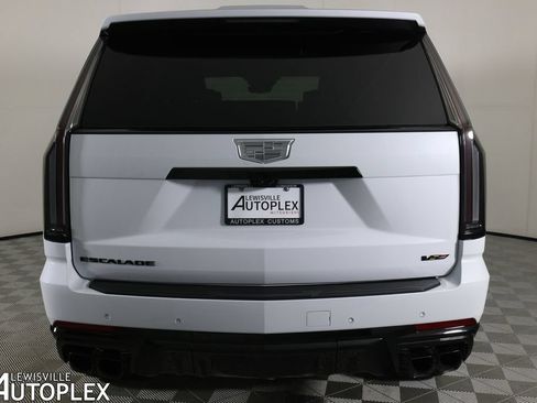 Used 2026 Cadillac Escalade V w/ LPO, ONYX Package AWD/4WD image 6