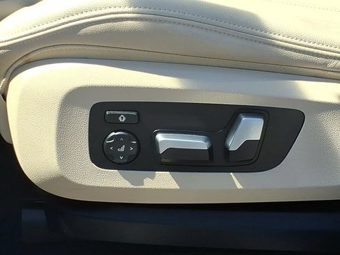 Used 2022 BMW X5 xDrive40i w/ Climate Comfort Package AWD/4WD image 12
