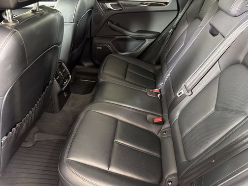 Certified 2024 Porsche Macan AWD/4WD image 24