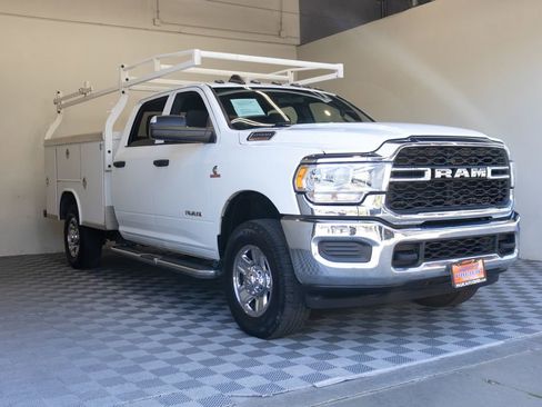 Used 2022 RAM 2500 Tradesman w/ Chrome Appearance Group AWD/4WD image 6