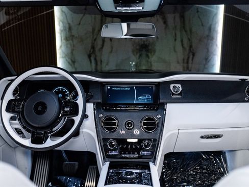 Used 2023 Rolls-Royce Cullinan image 23